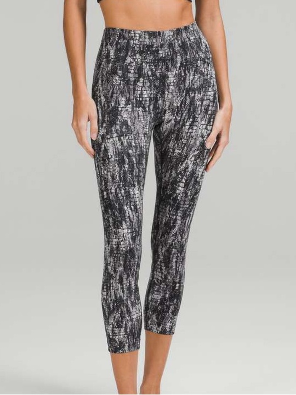 Lululemon InStill High-Rise Crop 23"